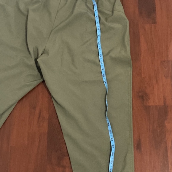 Old Navy  Medium Size Green Active Wear Jogger Pants - Picture 6 of 8